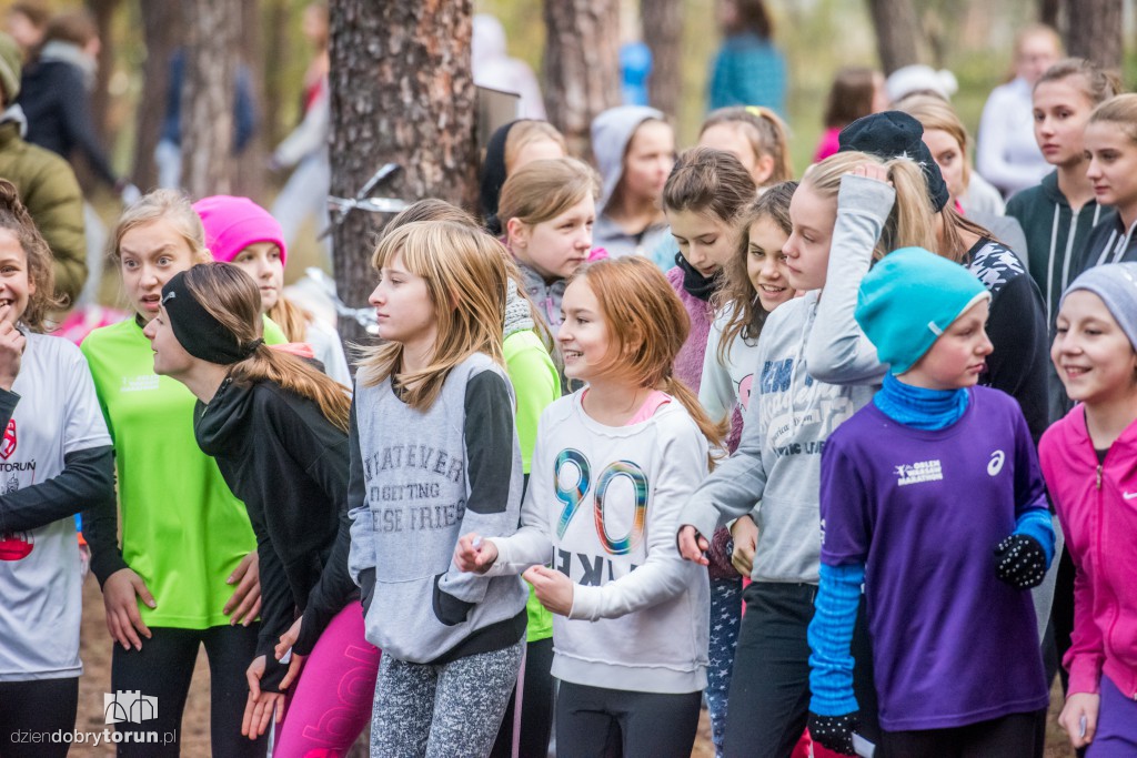 Sztafetowe biegi przełajowe w lasku