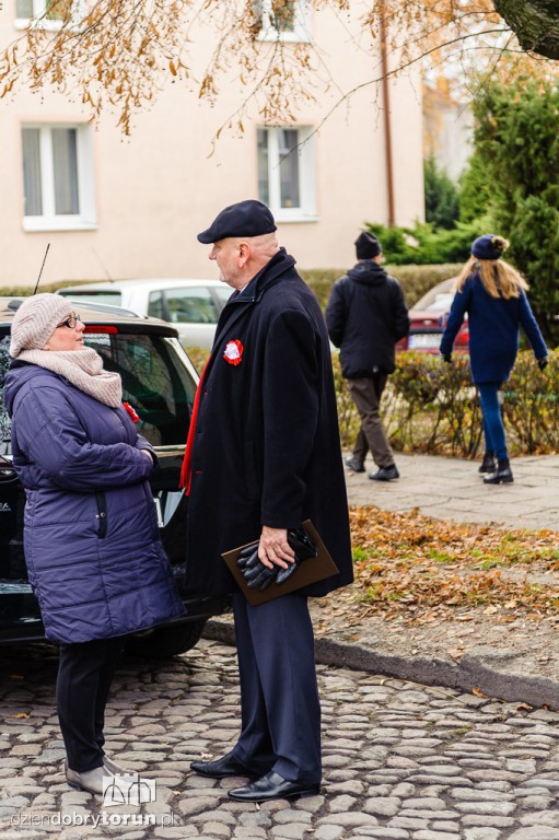 Złożenie kwiatów pod pomnikiem gen. Józefa Hallera