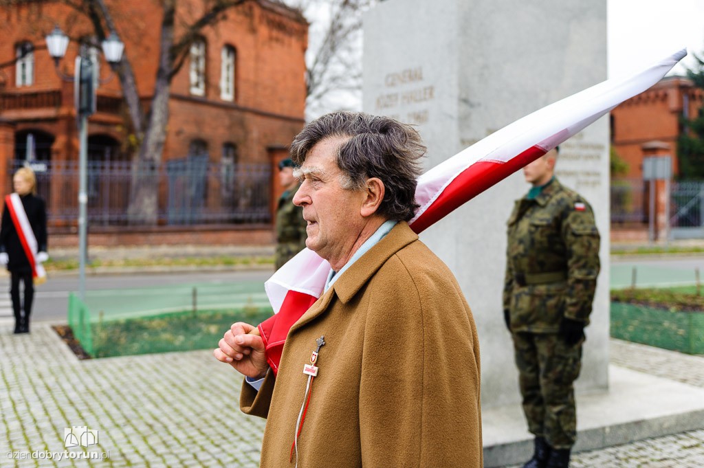 Złożenie kwiatów pod pomnikiem gen. Józefa Hallera