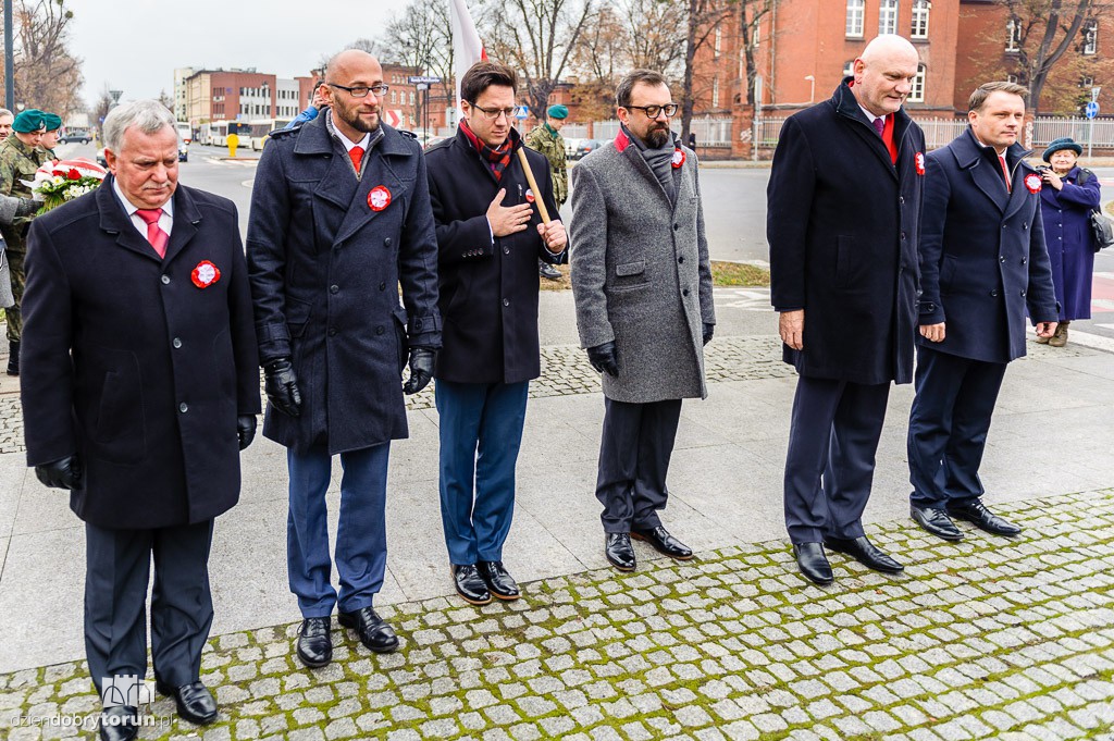 Złożenie kwiatów pod pomnikiem gen. Józefa Hallera