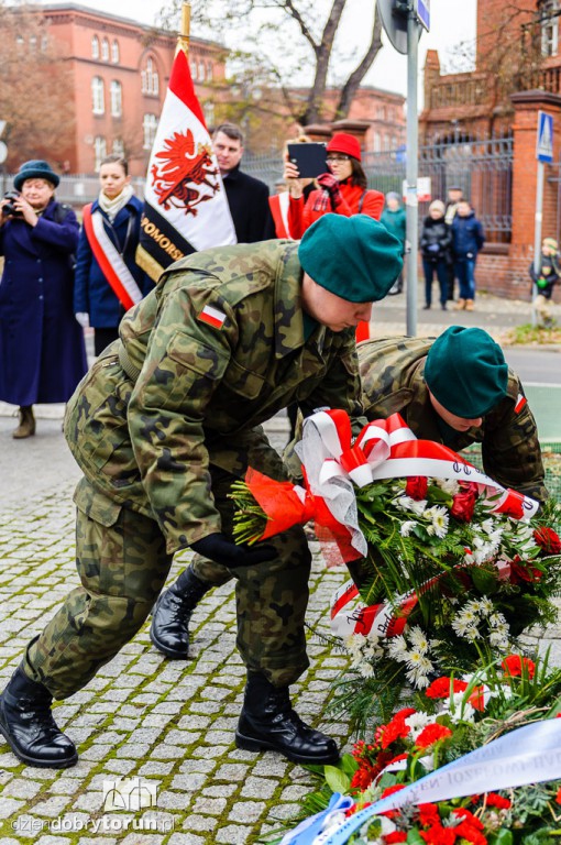 Złożenie kwiatów pod pomnikiem gen. Józefa Hallera
