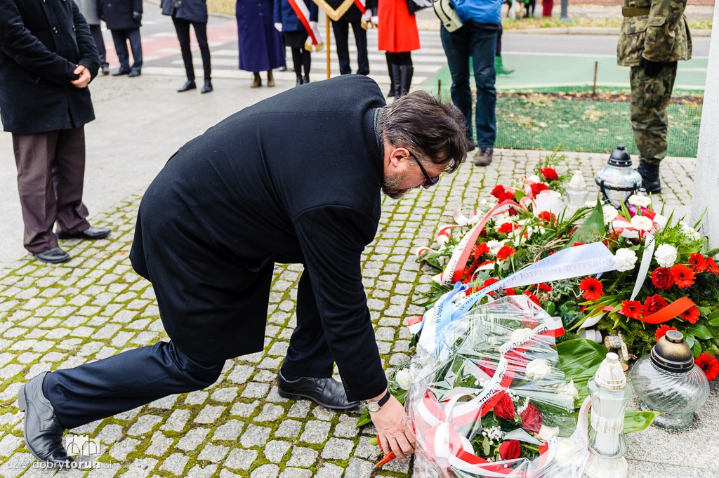 Złożenie kwiatów pod pomnikiem gen. Józefa Hallera