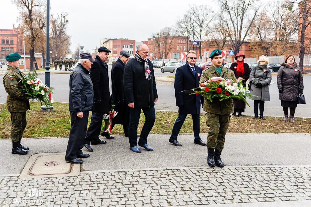 Złożenie kwiatów pod pomnikiem gen. Józefa Hallera