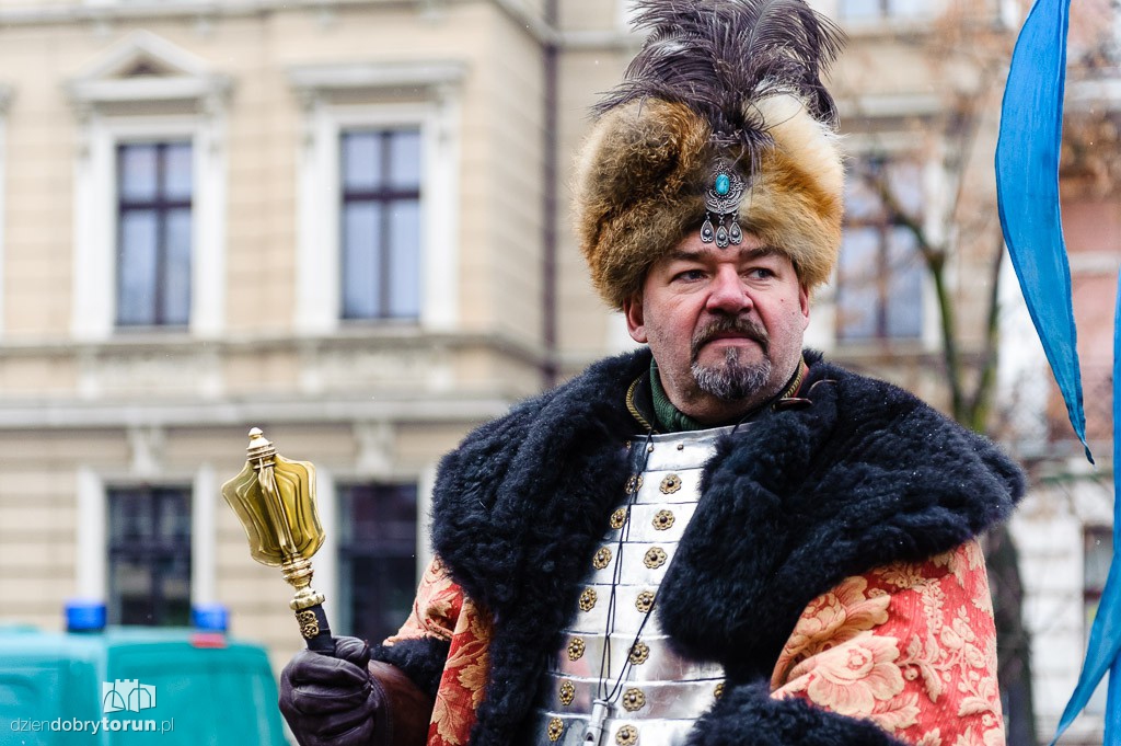 Przemarsz i uroczystość pod pomnikiem Piłsudskiego