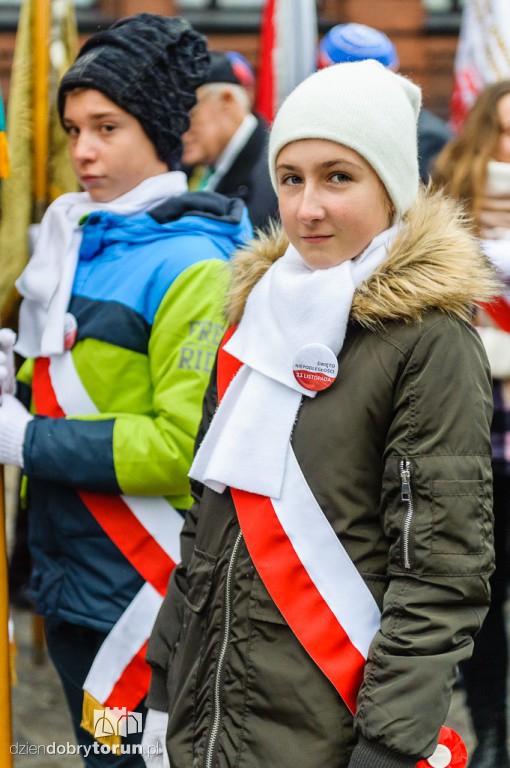 Przemarsz i uroczystość pod pomnikiem Piłsudskiego