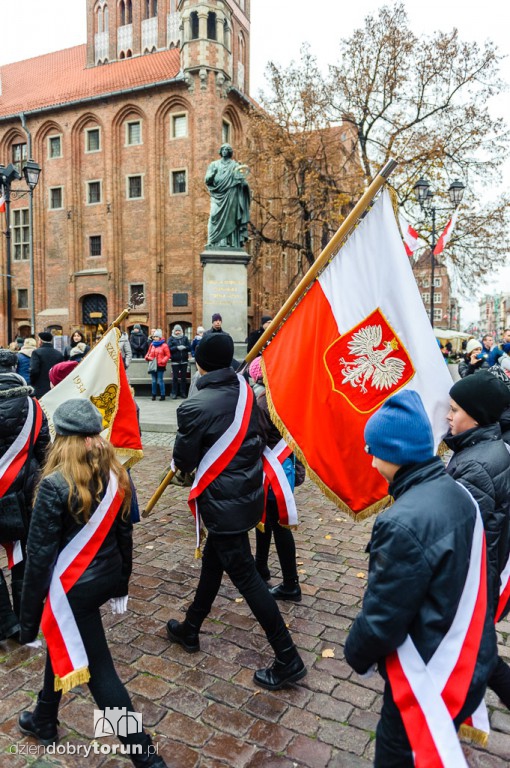 Przemarsz i uroczystość pod pomnikiem Piłsudskiego