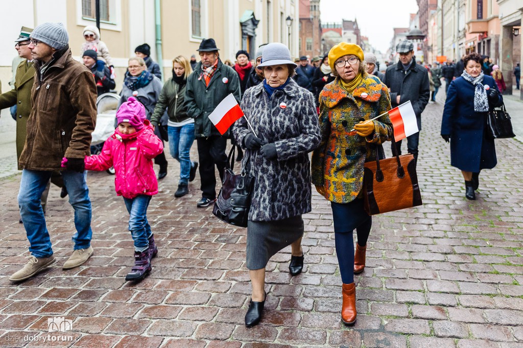Przemarsz i uroczystość pod pomnikiem Piłsudskiego