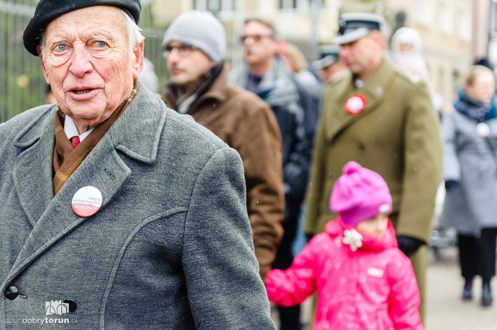 Przemarsz i uroczystość pod pomnikiem Piłsudskiego