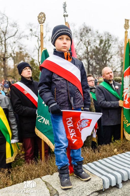 Przemarsz i uroczystość pod pomnikiem Piłsudskiego