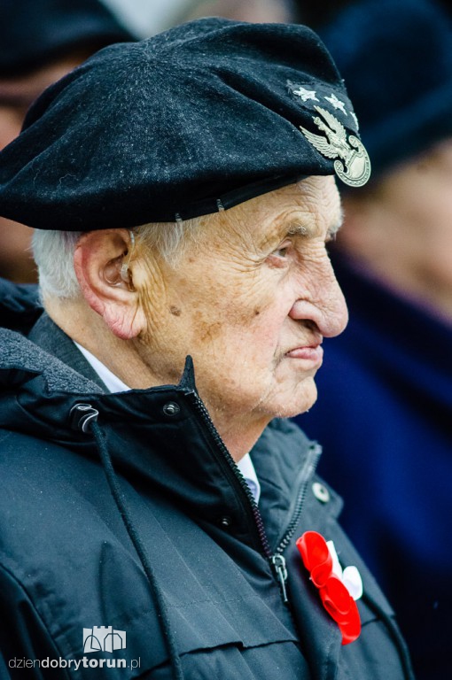 Przemarsz i uroczystość pod pomnikiem Piłsudskiego