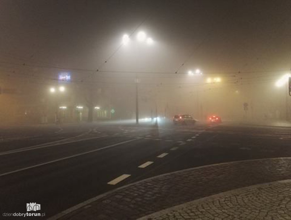 Mgła na toruńskich ulicach