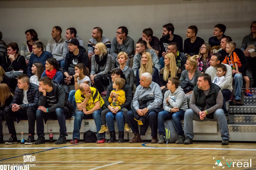 Kibice i piłkarze FC Toruń w 2016 roku