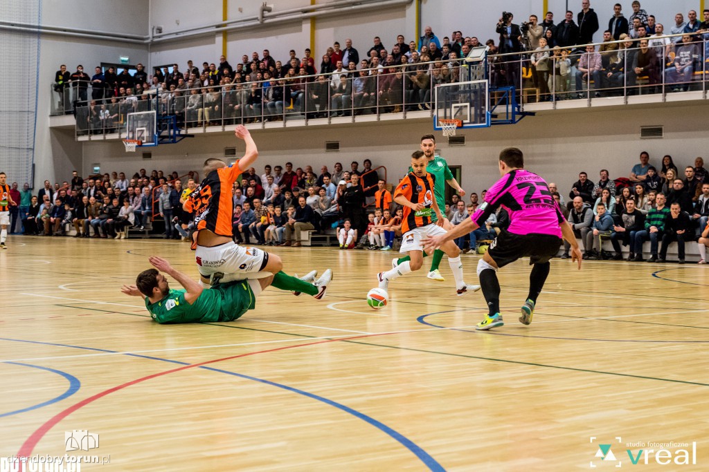 Kibice i piłkarze FC Toruń w 2016 roku