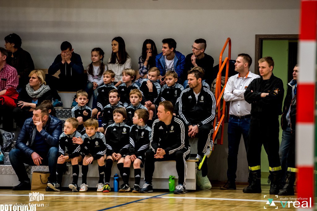 Kibice i piłkarze FC Toruń w 2016 roku
