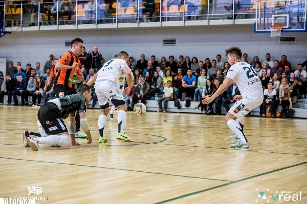 Kibice i piłkarze FC Toruń w 2016 roku