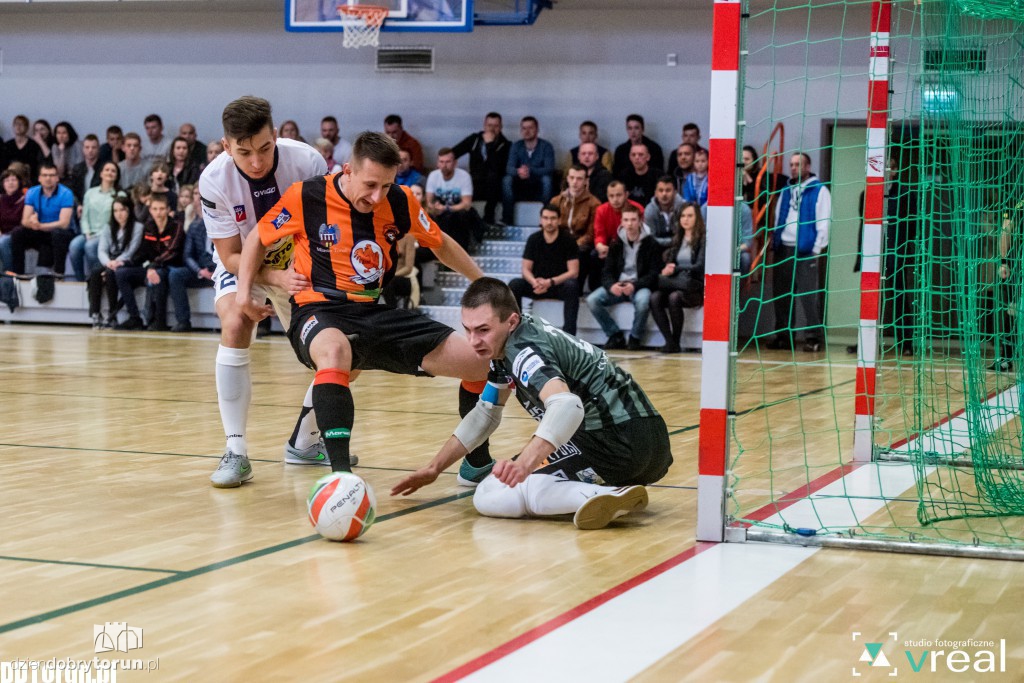 Kibice i piłkarze FC Toruń w 2016 roku