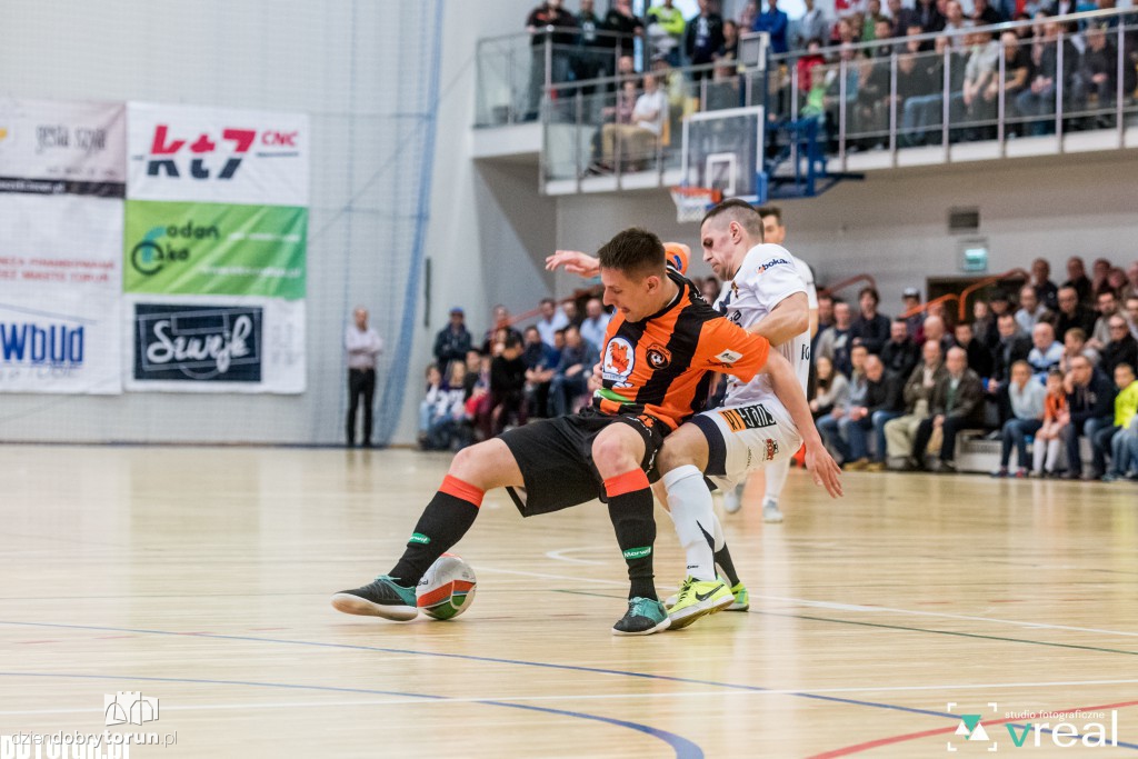 Kibice i piłkarze FC Toruń w 2016 roku