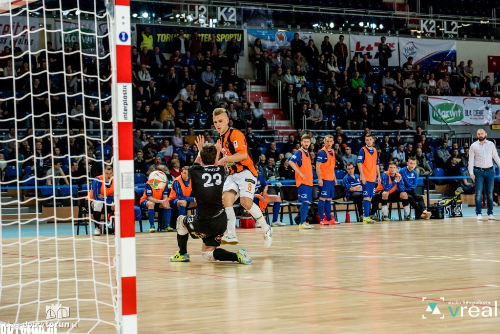 Kibice i piłkarze FC Toruń w 2016 roku