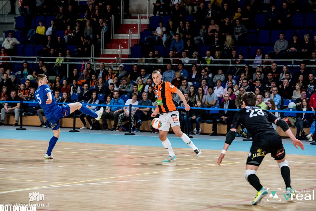 Kibice i piłkarze FC Toruń w 2016 roku