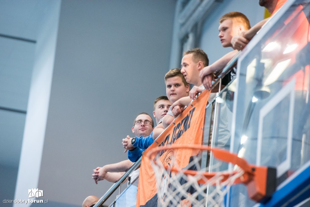 Kibice i piłkarze FC Toruń w 2016 roku