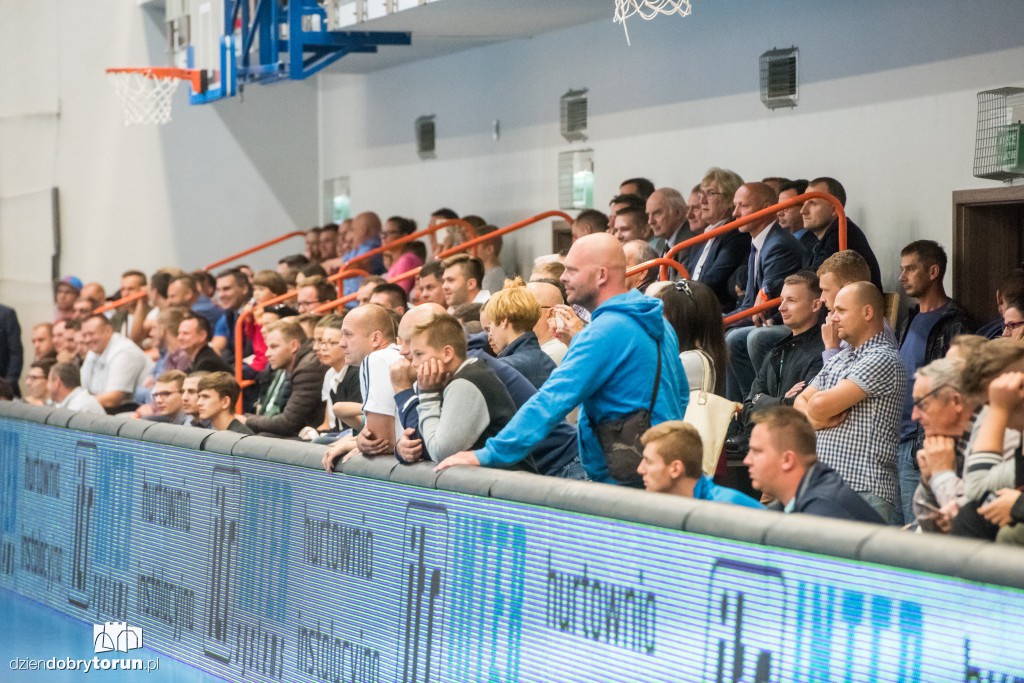 Kibice i piłkarze FC Toruń w 2016 roku