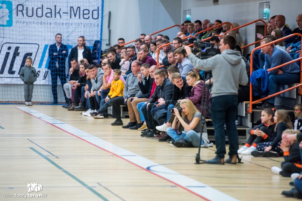Kibice i piłkarze FC Toruń w 2016 roku
