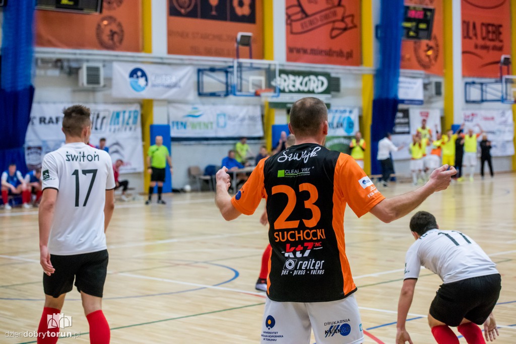FC Toruń pokonuje Clearex Chorzów