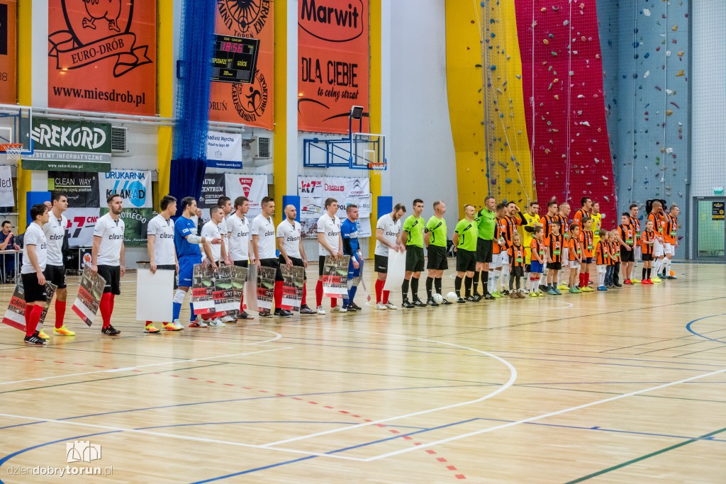 FC Toruń pokonuje Clearex Chorzów