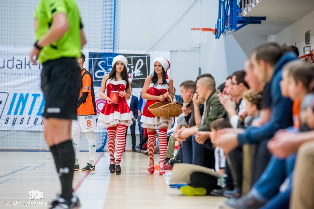 FC Toruń pokonuje Clearex Chorzów