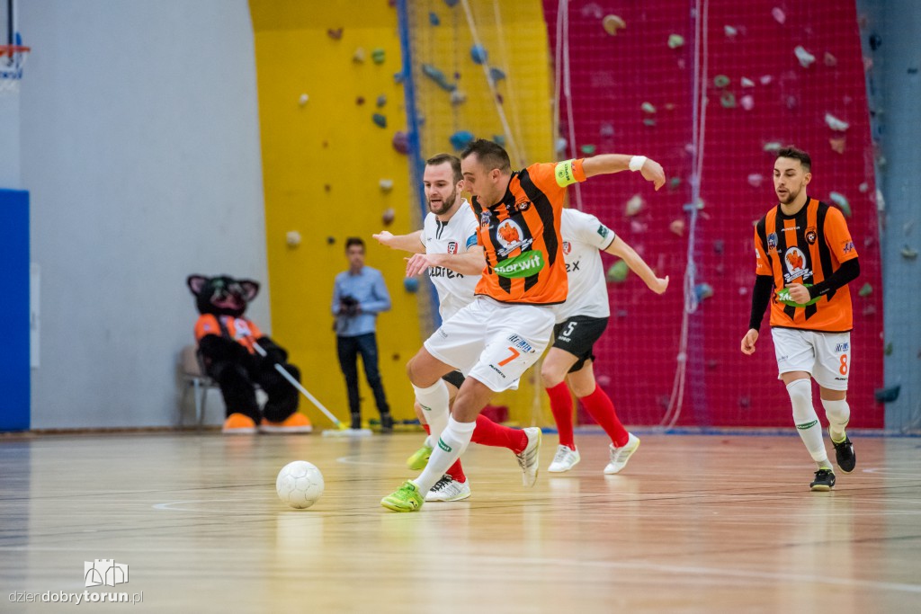 FC Toruń pokonuje Clearex Chorzów