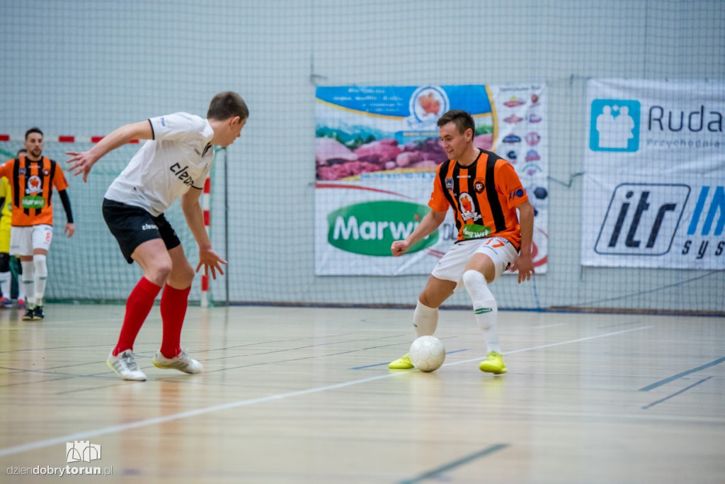 FC Toruń pokonuje Clearex Chorzów