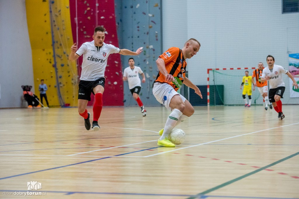 FC Toruń pokonuje Clearex Chorzów
