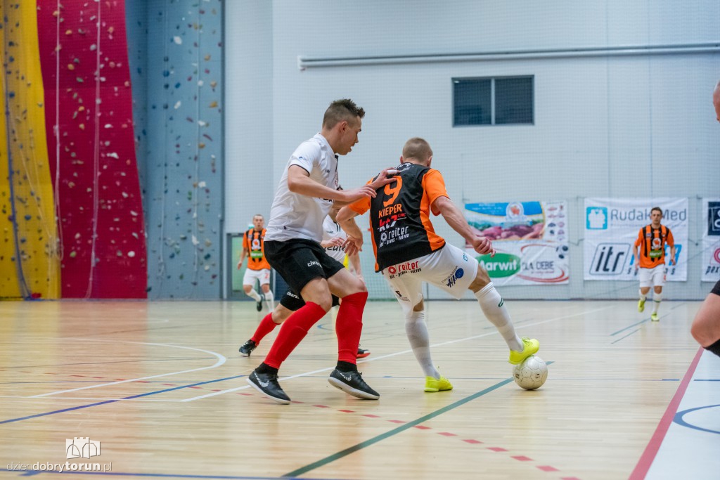 FC Toruń pokonuje Clearex Chorzów