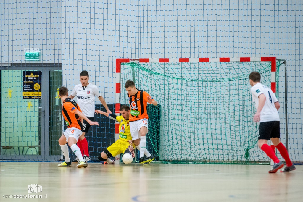 FC Toruń pokonuje Clearex Chorzów