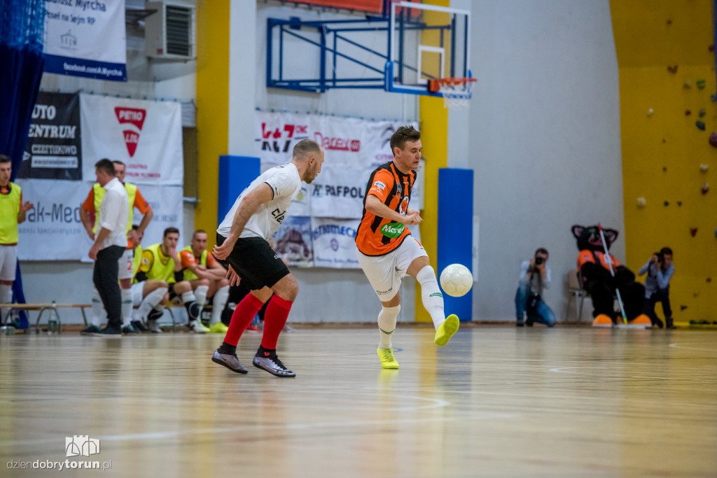 FC Toruń pokonuje Clearex Chorzów