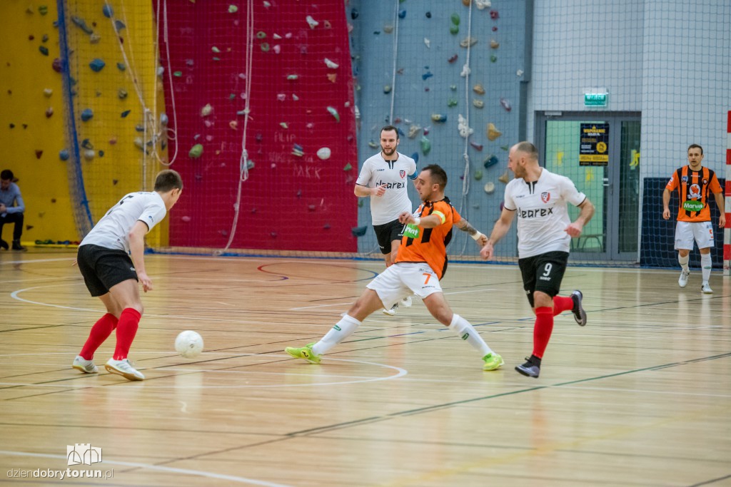 FC Toruń pokonuje Clearex Chorzów
