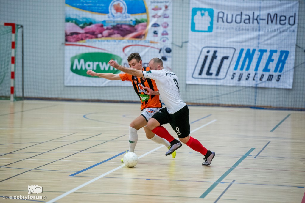 FC Toruń pokonuje Clearex Chorzów