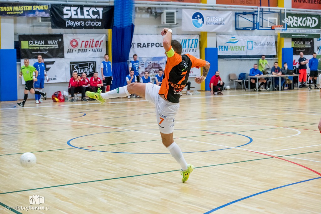 FC Toruń pokonuje Clearex Chorzów