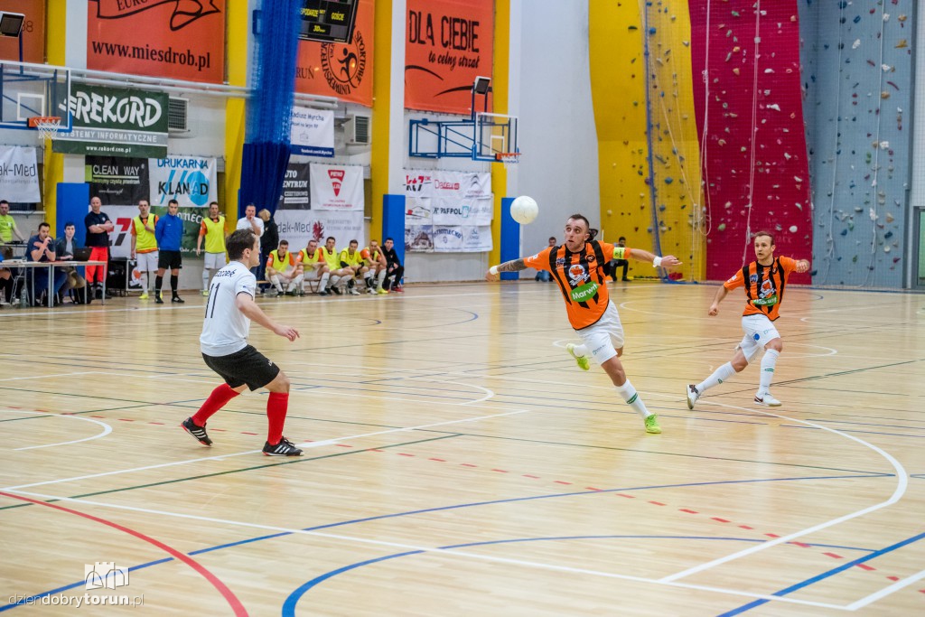 FC Toruń pokonuje Clearex Chorzów