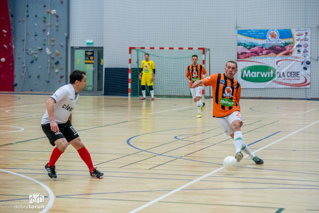 FC Toruń pokonuje Clearex Chorzów