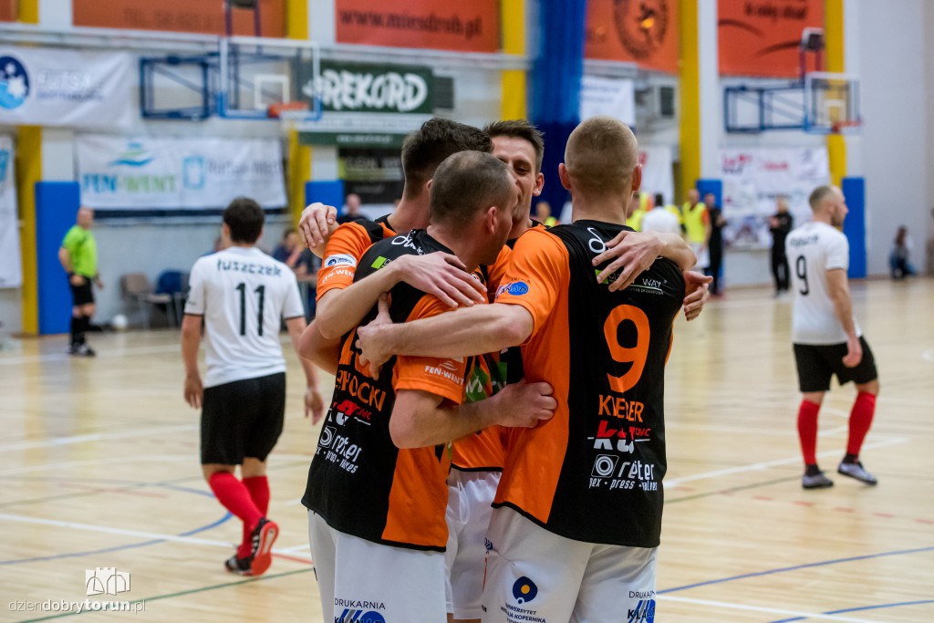 FC Toruń pokonuje Clearex Chorzów