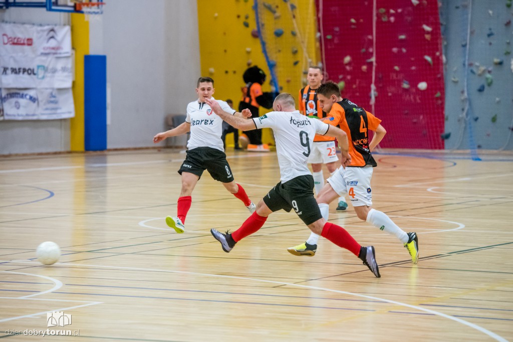 FC Toruń pokonuje Clearex Chorzów