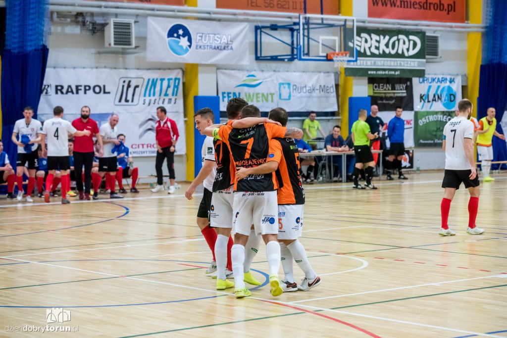 FC Toruń pokonuje Clearex Chorzów