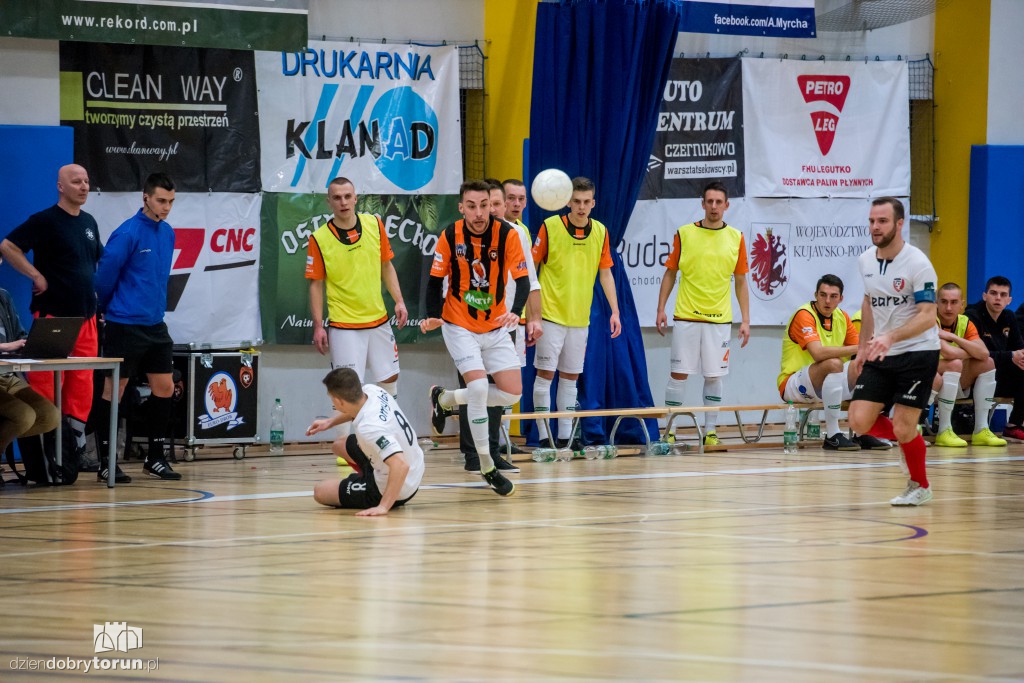 FC Toruń pokonuje Clearex Chorzów