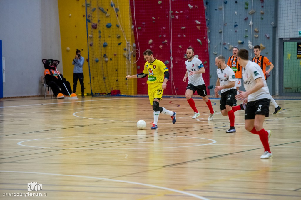 FC Toruń pokonuje Clearex Chorzów