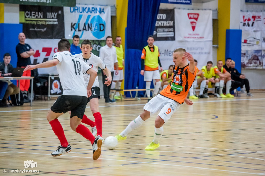 FC Toruń pokonuje Clearex Chorzów