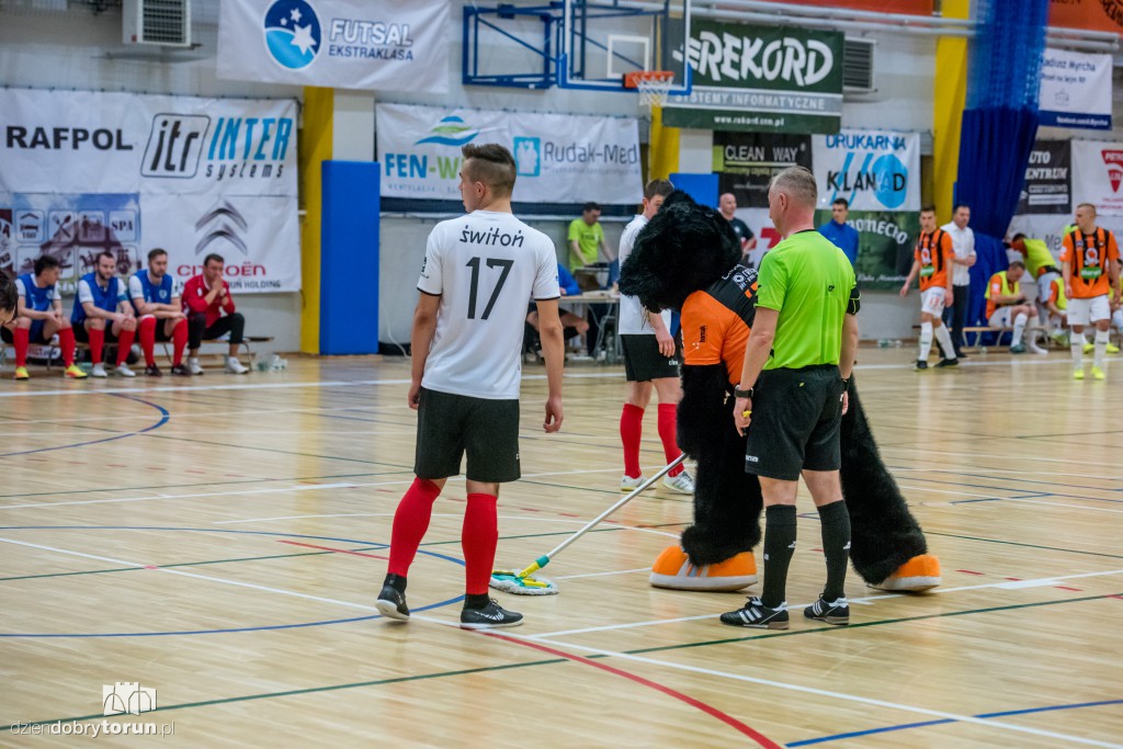 FC Toruń pokonuje Clearex Chorzów