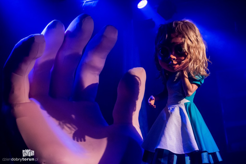 Alicja w Krainie Czarów na scenie Baja