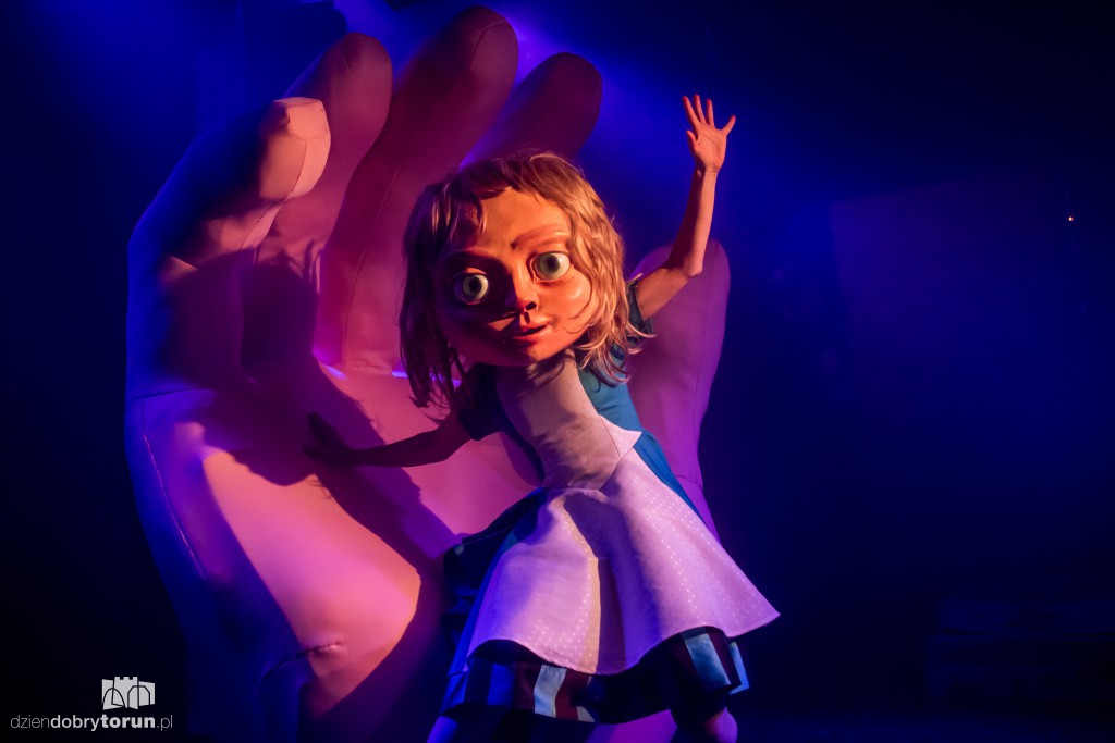 Alicja w Krainie Czarów na scenie Baja
