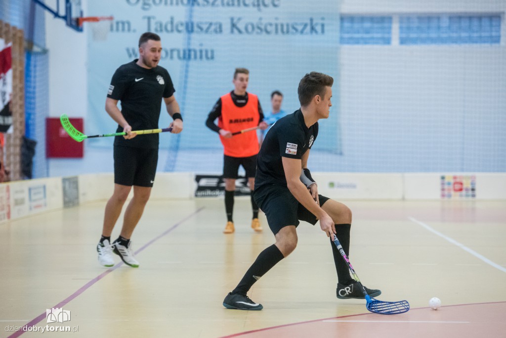 Unihokeiści walczyli w IV LO
